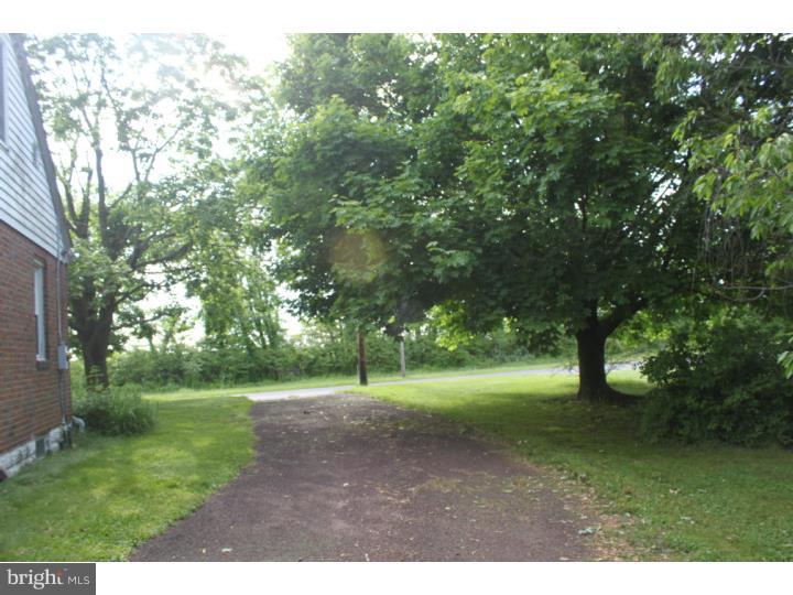 296 Swedesboro Road Pilesgrove, NJ 08098 - Photo 6 of 14 Driveway