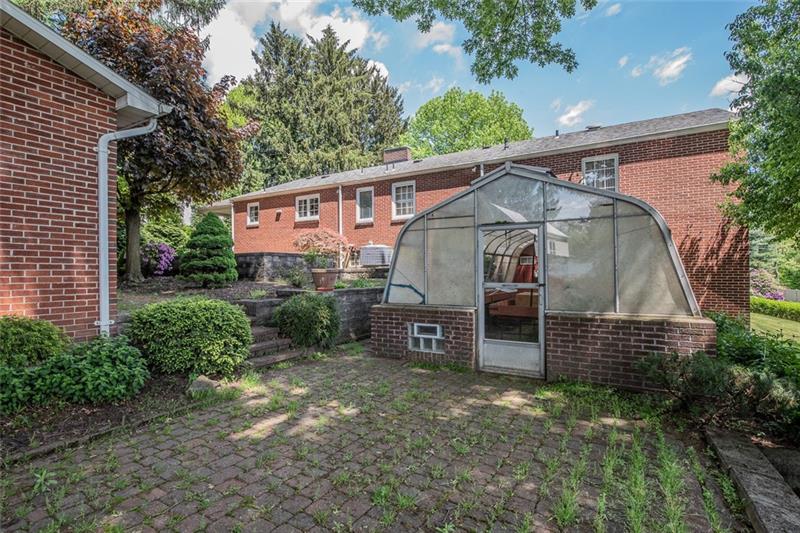 429 Raspberry Drive Monroeville, PA 15146 - Photo 2 of 24 Gallery Image 2