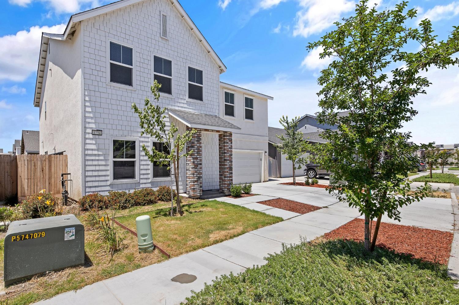 1754 North Aster Lake Road Hanford, CA 93230 - Photo 3 of 60