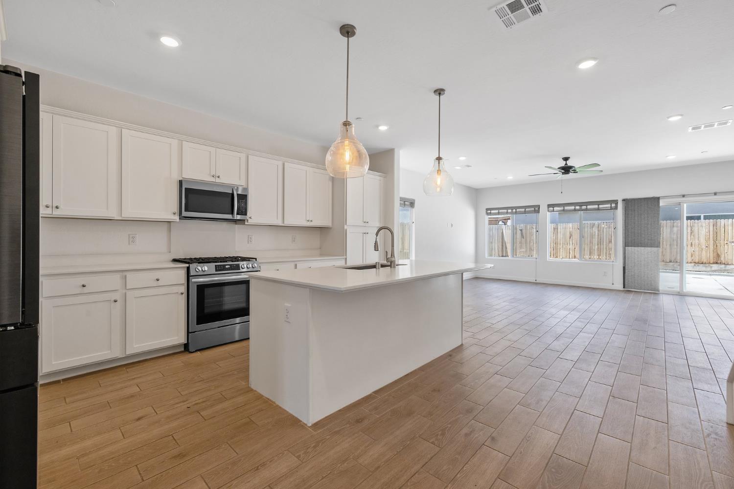 1754 North Aster Lake Road Hanford, CA 93230 - Photo 10 of 60