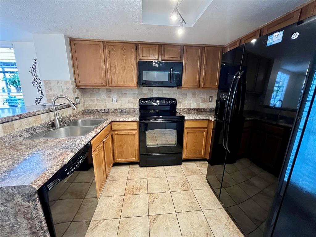 7618 Colonial Court Tampa, FL 33615 - Photo 8 of 23