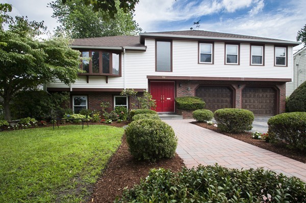 99 Esty Farm Road Newton, MA 02459 - Photo 1 of 30 Gallery Image 1