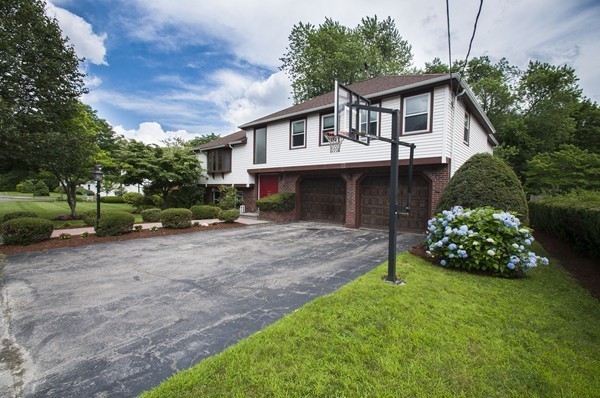 99 Esty Farm Road Newton, MA 02459 - Photo 3 of 30 Gallery Image 3
