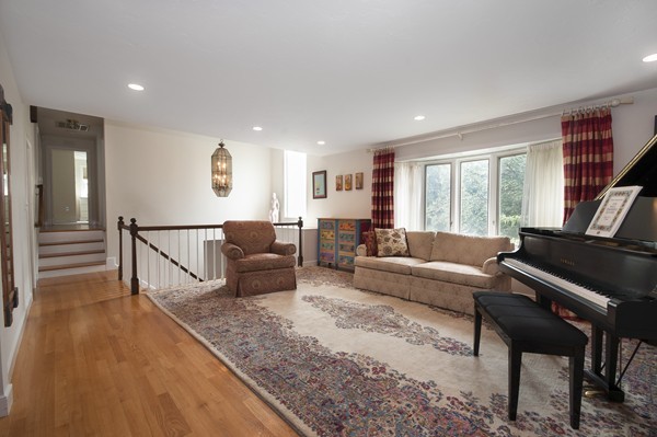 99 Esty Farm Road Newton, MA 02459 - Photo 4 of 30 Gallery Image 4
