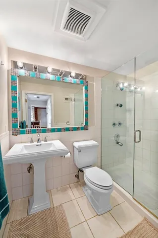 $3,150 | 212 Humphrey Street, Unit 205, Marblehead, MA 01945