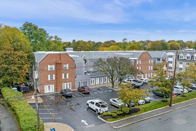 $3,150 | 212 Humphrey Street, Unit 205, Marblehead, MA 01945