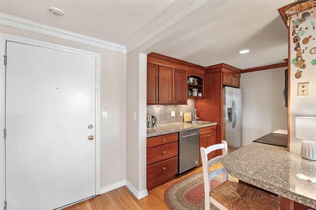 $3,150 | 212 Humphrey Street, Unit 205, Marblehead, MA 01945