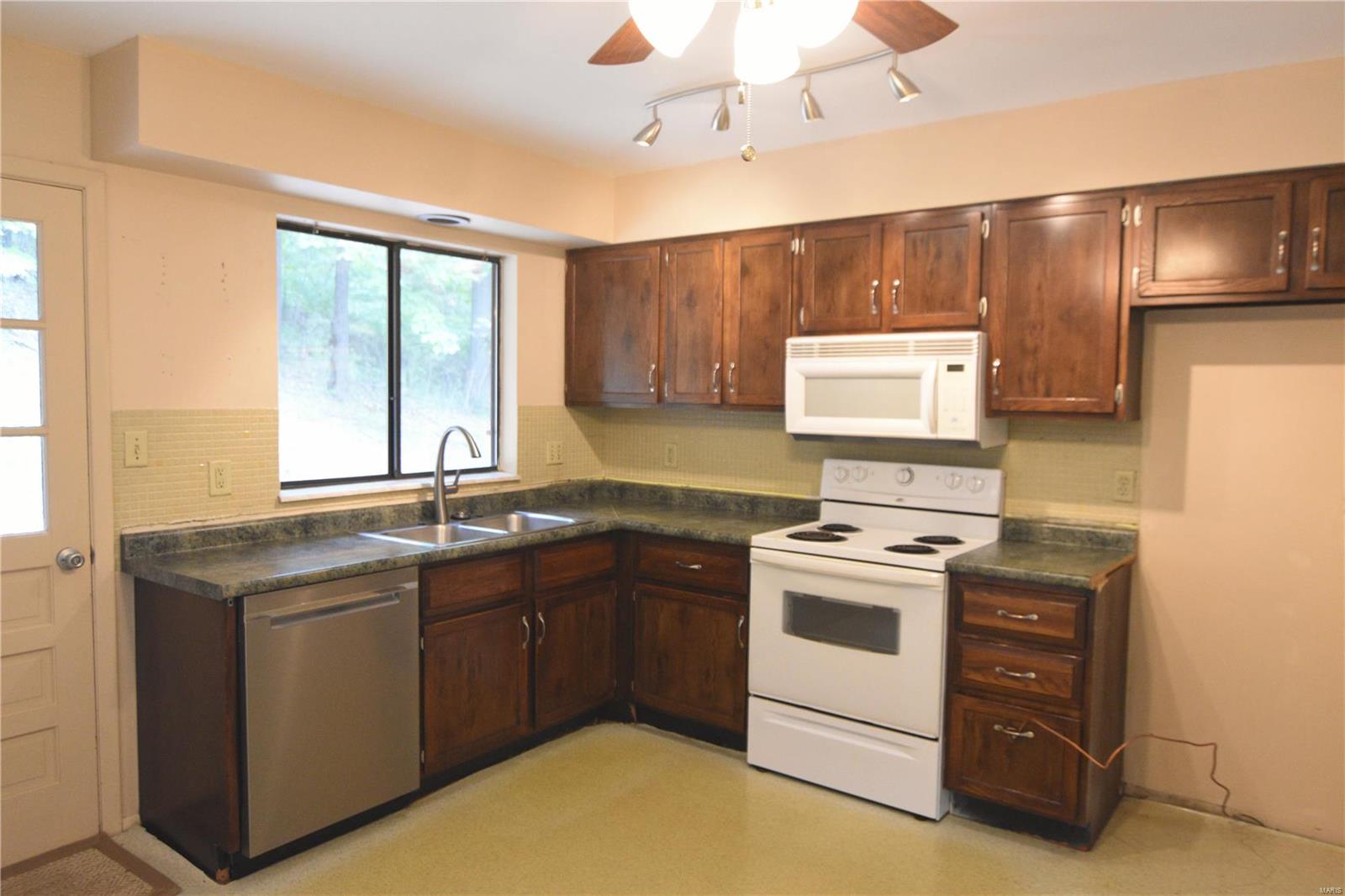 1260 Kiefer Creek Road Ballwin, MO 63021 - Photo 6 of 18 Gallery Image 6