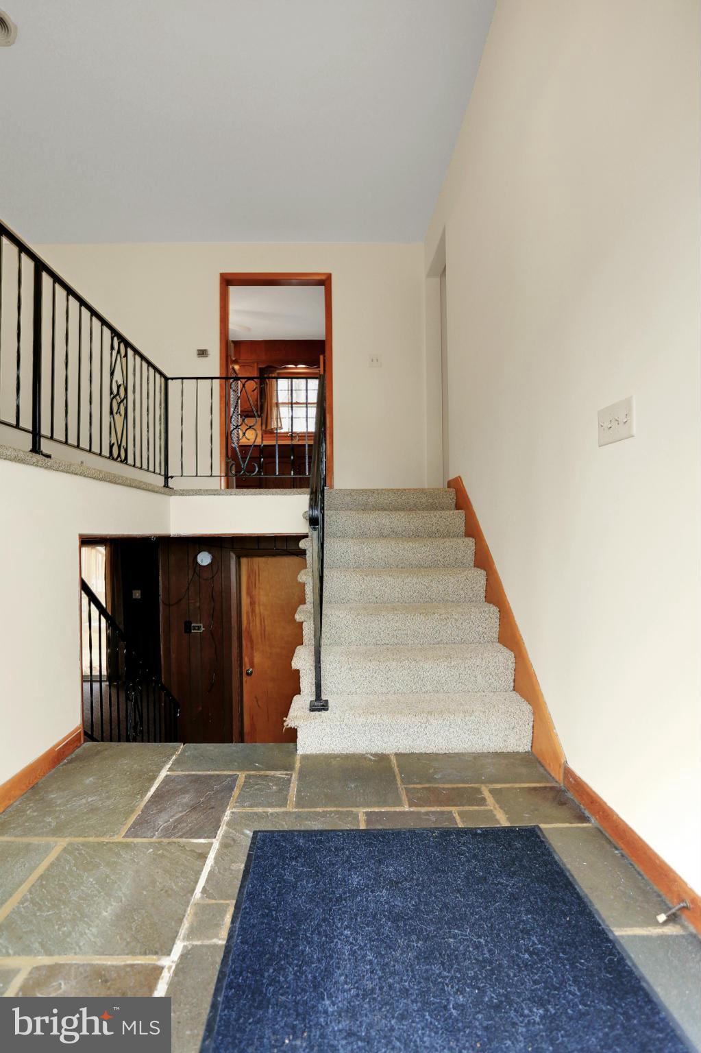 676 Forest Road Chambersburg, PA 17202 - Photo 8 of 25 Foyer/Entryway