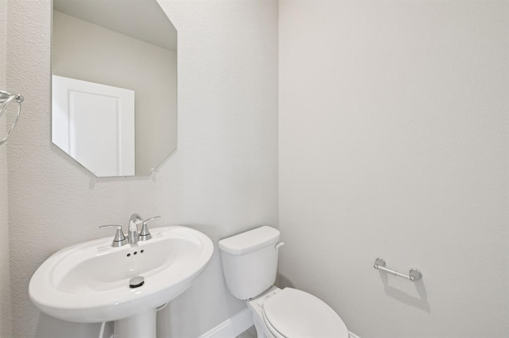 1637 Arches Road Anna, TX 75409 - Photo 13 of 28 Photo is not of the actual home, but is an inspirational photo of builder’s model home and may depict options, furnishings, and/or decorator features that are not included.