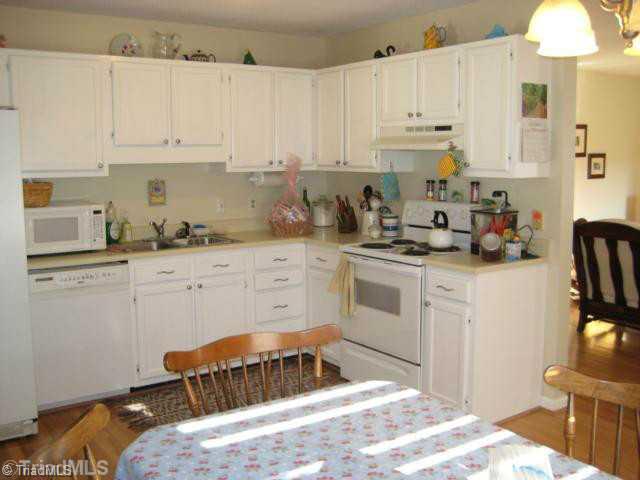 7113 Harper Ridge Court Oak Ridge, NC 27310 - Photo 3 of 8 Kitchen.