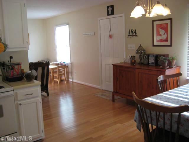 7113 Harper Ridge Court Oak Ridge, NC 27310 - Photo 5 of 8 Entry.