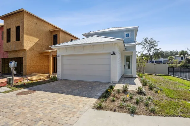 a view of a swimming pool with seating space