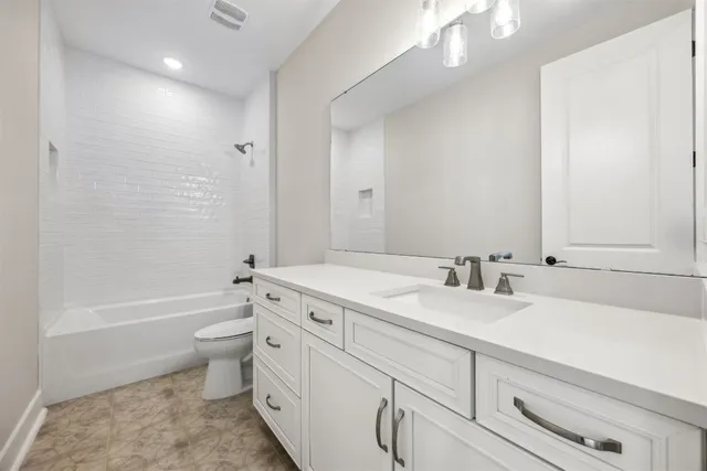 a view of house with backyard