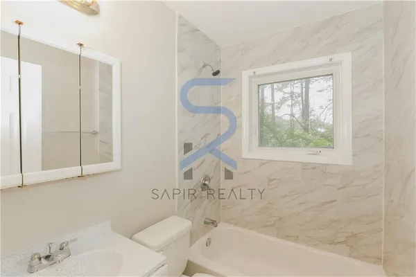 $1,300 | 166 Anderson Avenue Northwest, Unit B13, Atlanta, GA 30314