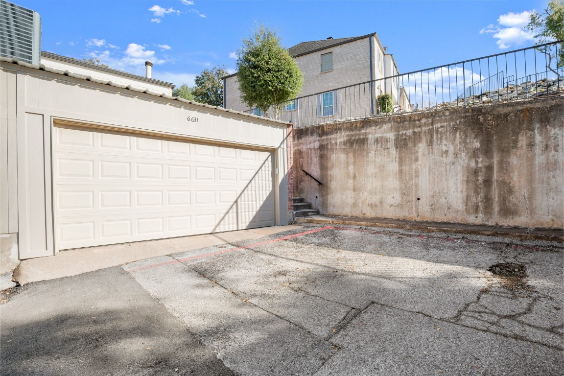 6631 Valleyside Road Austin, TX 78731 - Photo 31 of 33