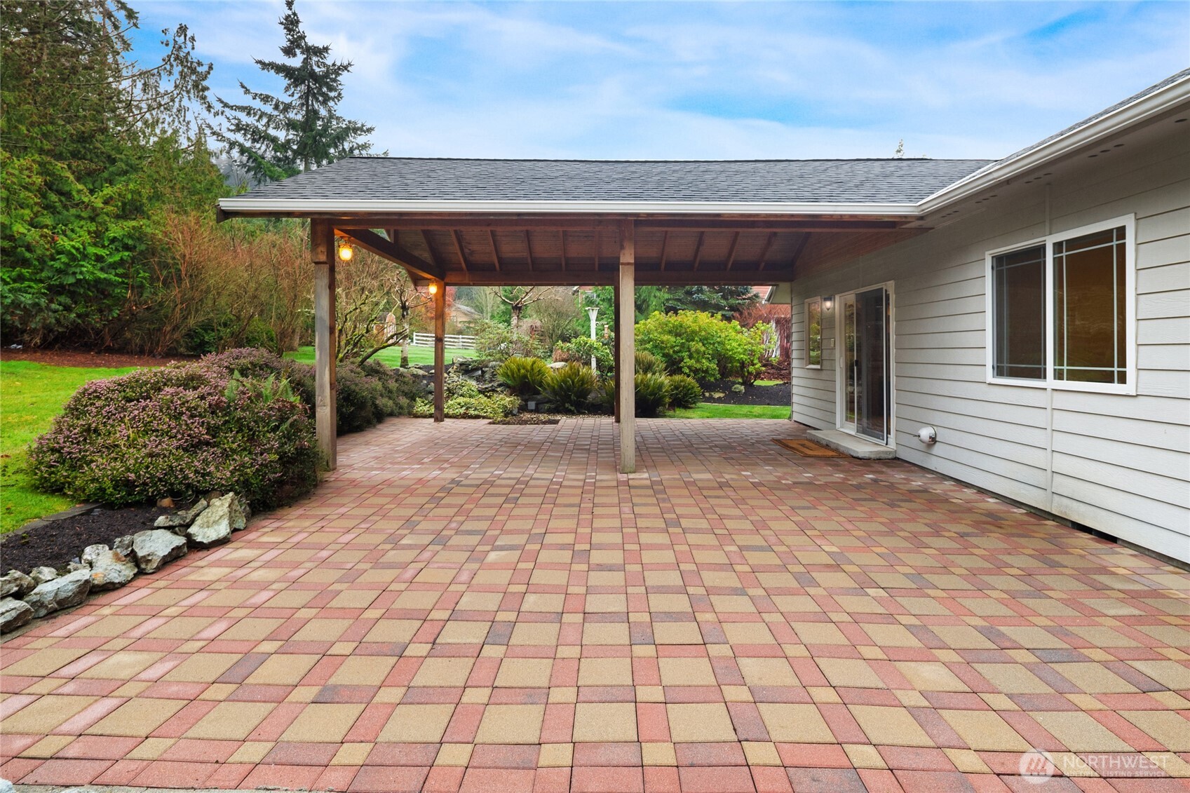 18663 Cascade Ridge Court Mount Vernon, WA 98274 - Photo 6 of 33 a view of a backyard with garden