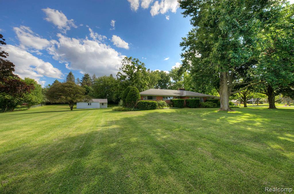 48707 Eight Mile Road Northville, MI 48167 - Photo 44 of 54