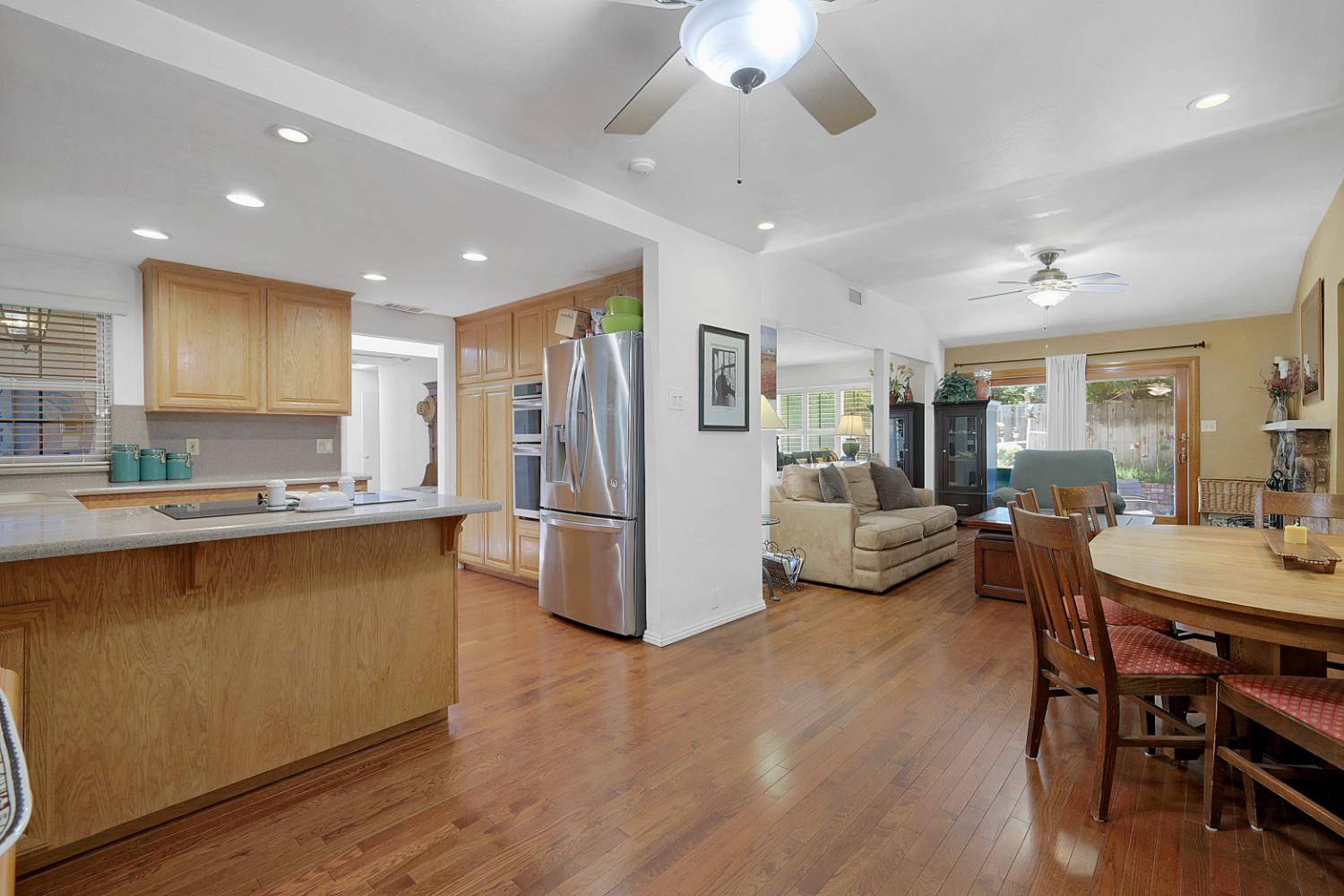 1213 Gary Way Carmichael, CA 95608 - Photo 14 of 51