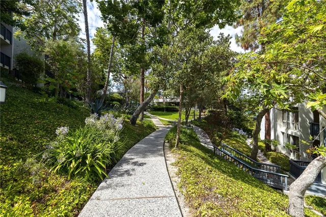 $585,000 | 3602 West Estates Lane, Unit 306, Rolling Hills Estates, CA 90274