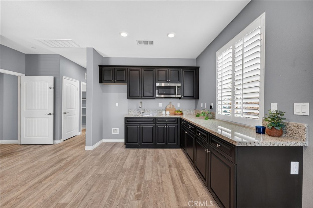 33320 Kilroy Road Temecula, CA 92592 - Photo 43 of 75 Next Gen Kitchenette
