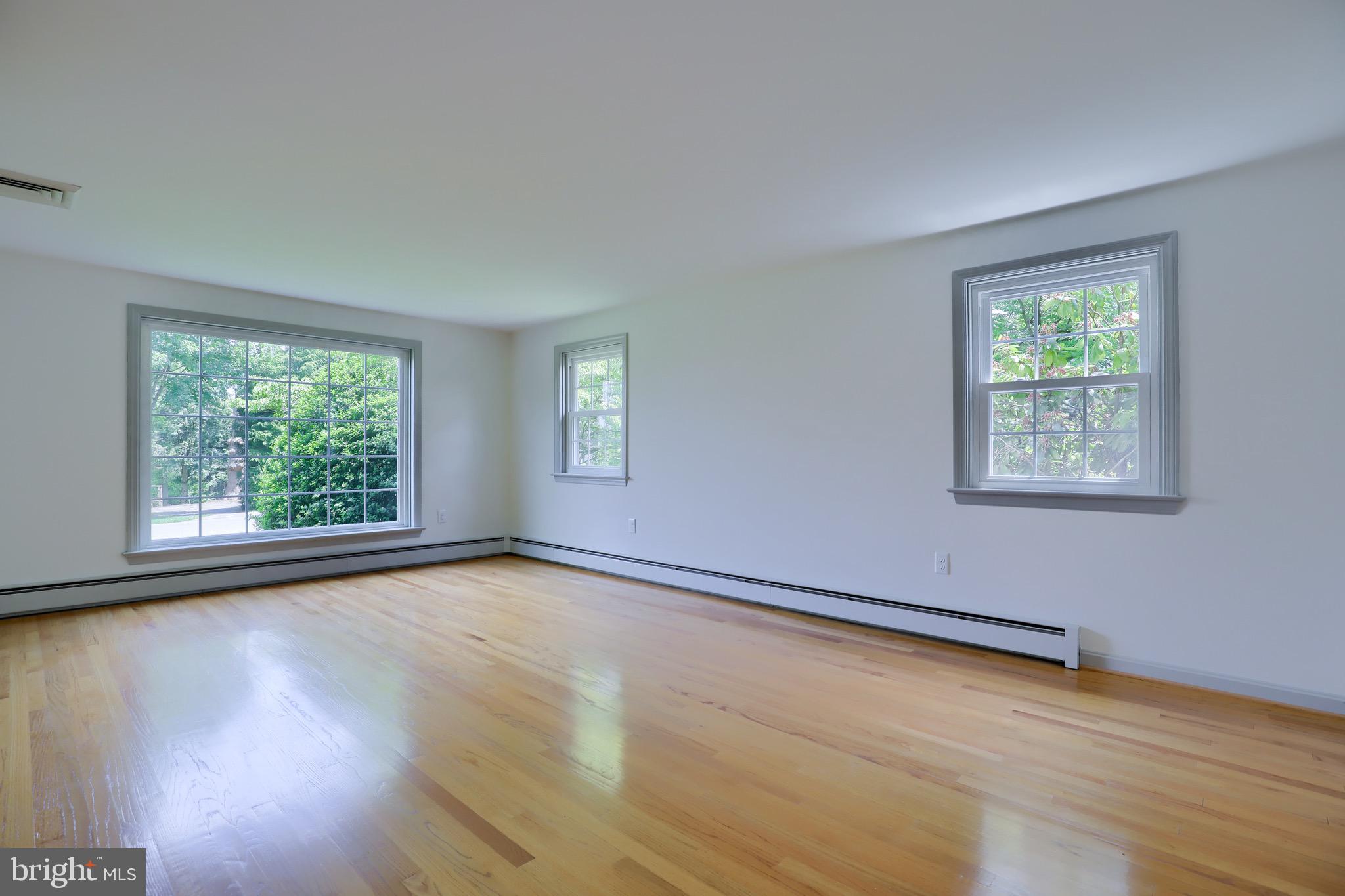 1110 Richmond Road Lancaster, PA 17603 - Photo 11 of 43 Living Room
