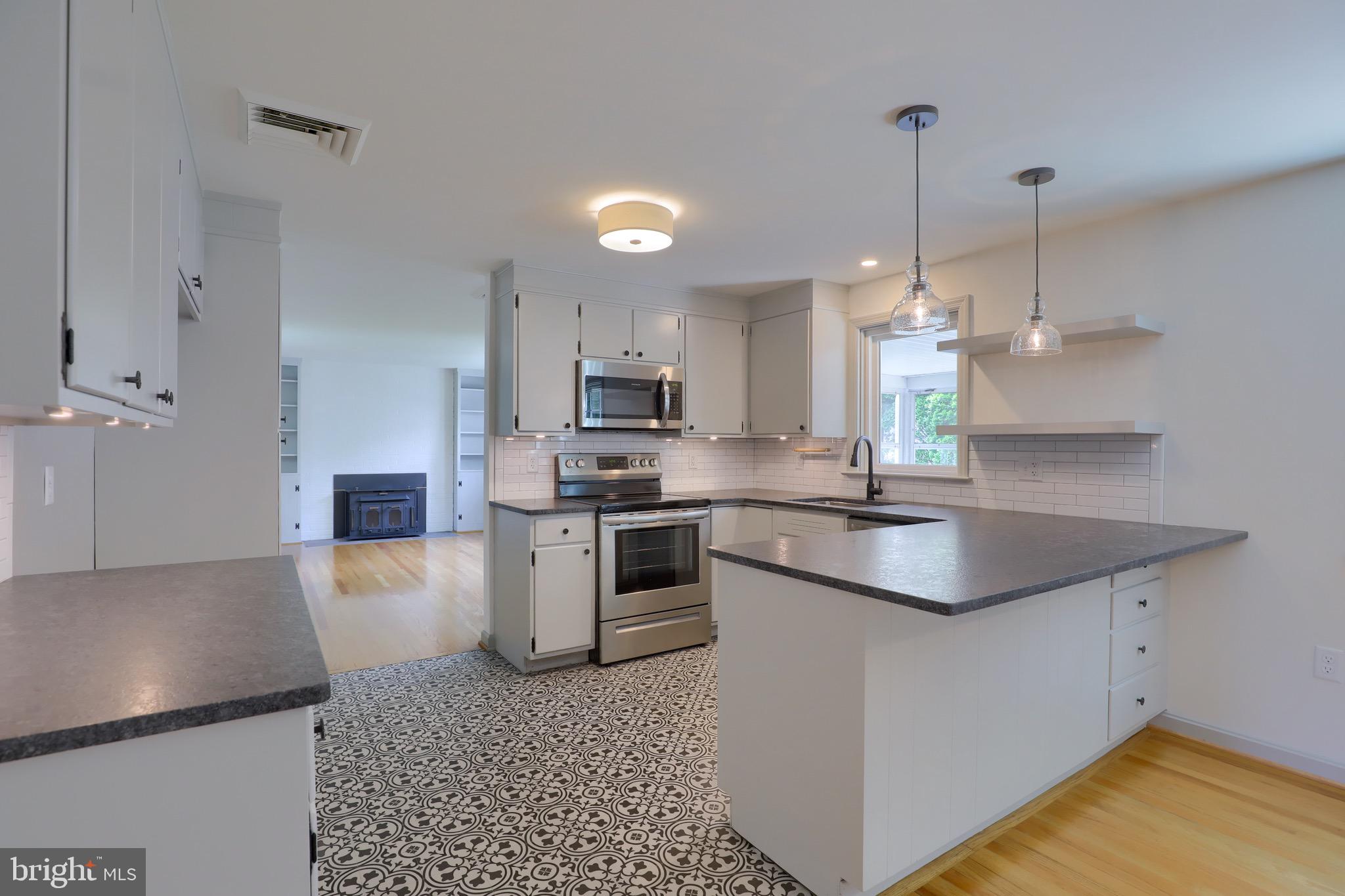 1110 Richmond Road Lancaster, PA 17603 - Photo 13 of 43 New steel gray leather granite countertops