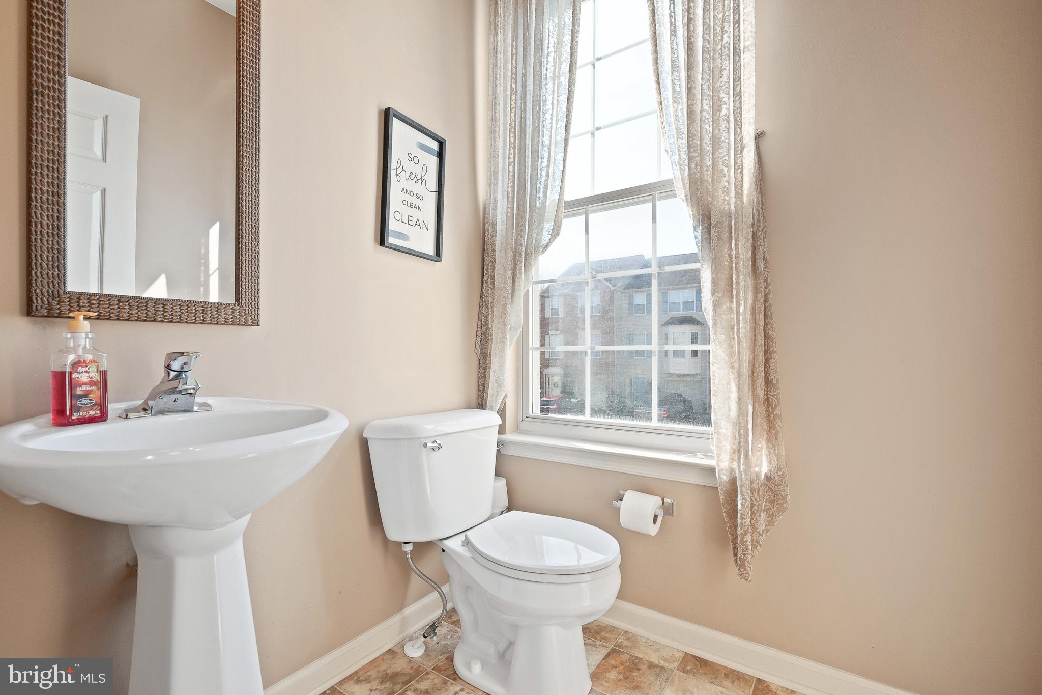 13 Wicklow Road Bear, DE 19701 - Photo 21 of 38 Main Level Powder Room