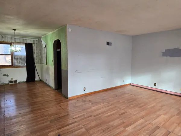 $57,200 | 1442 South Blackhawk Avenue, Freeport, IL 61032