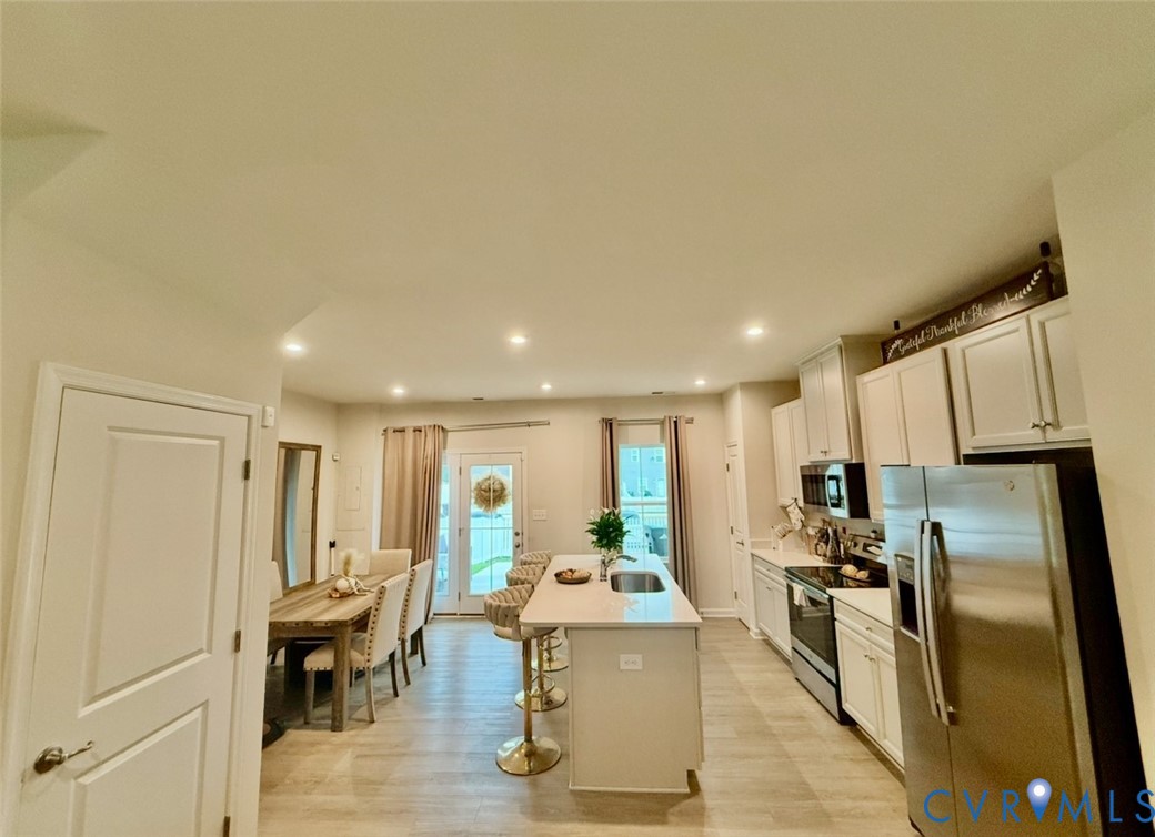 2007 Turtle Parkway Sandston, VA 23150 - Photo 6 of 20 a large living room with stainless steel appliances granite countertop furniture a fireplace and a window