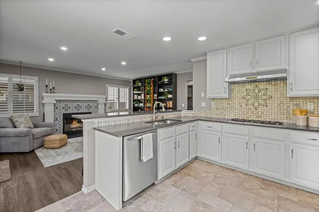 $1,399,000 | 7083 Zubaron Lane, Carlsbad, CA 92009
