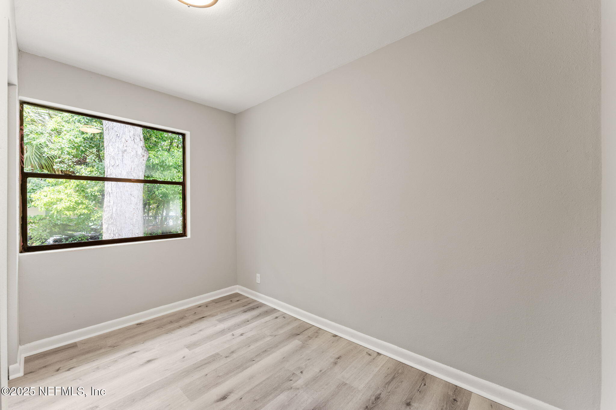 4924 Vermont Road Jacksonville, FL 32209 - Photo 13 of 19 an empty room with a window