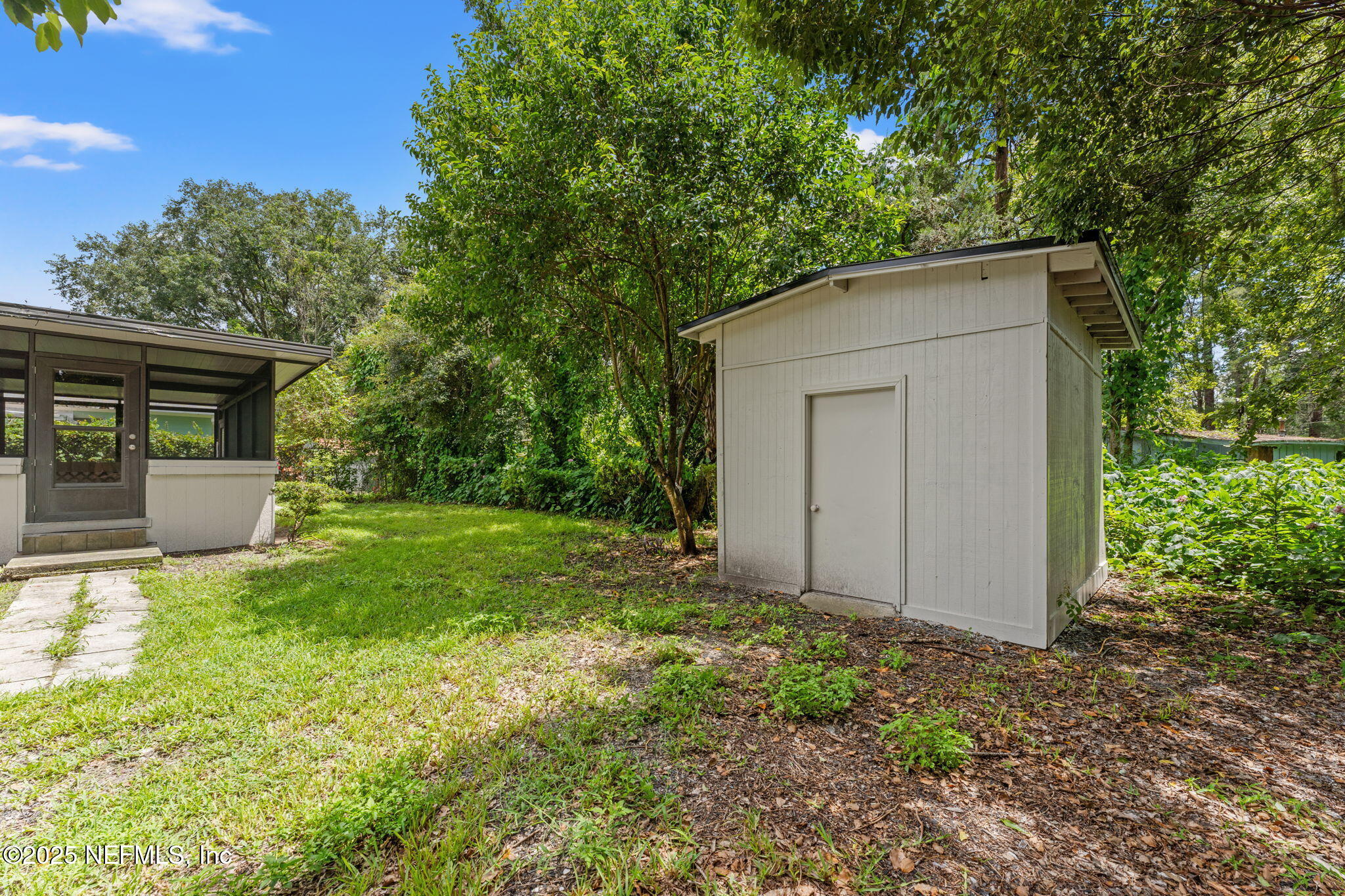 4924 Vermont Road Jacksonville, FL 32209 - Photo 19 of 19 a backyard of a house with plants and large tree