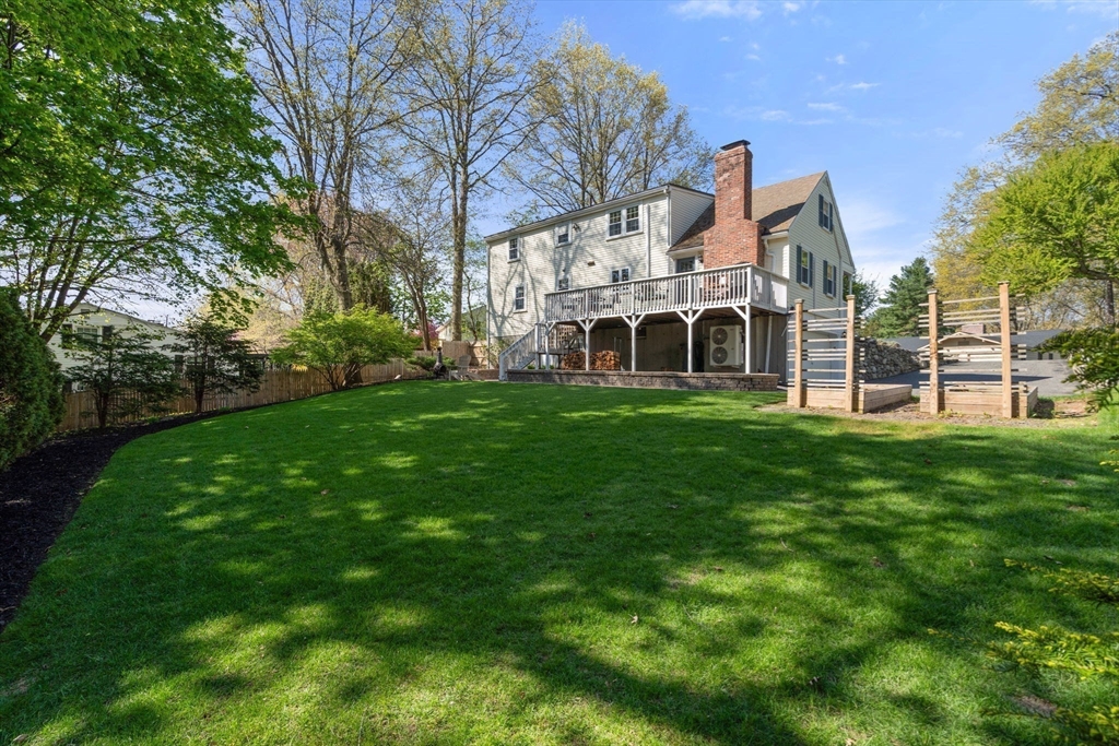 22 Crest Road Framingham, MA 01702 - Photo 4 of 38 Gallery Image 4