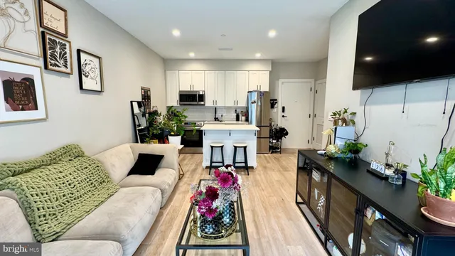 $2,000 | 1016 17th Place Northeast, Unit 301, Washington, DC 20002