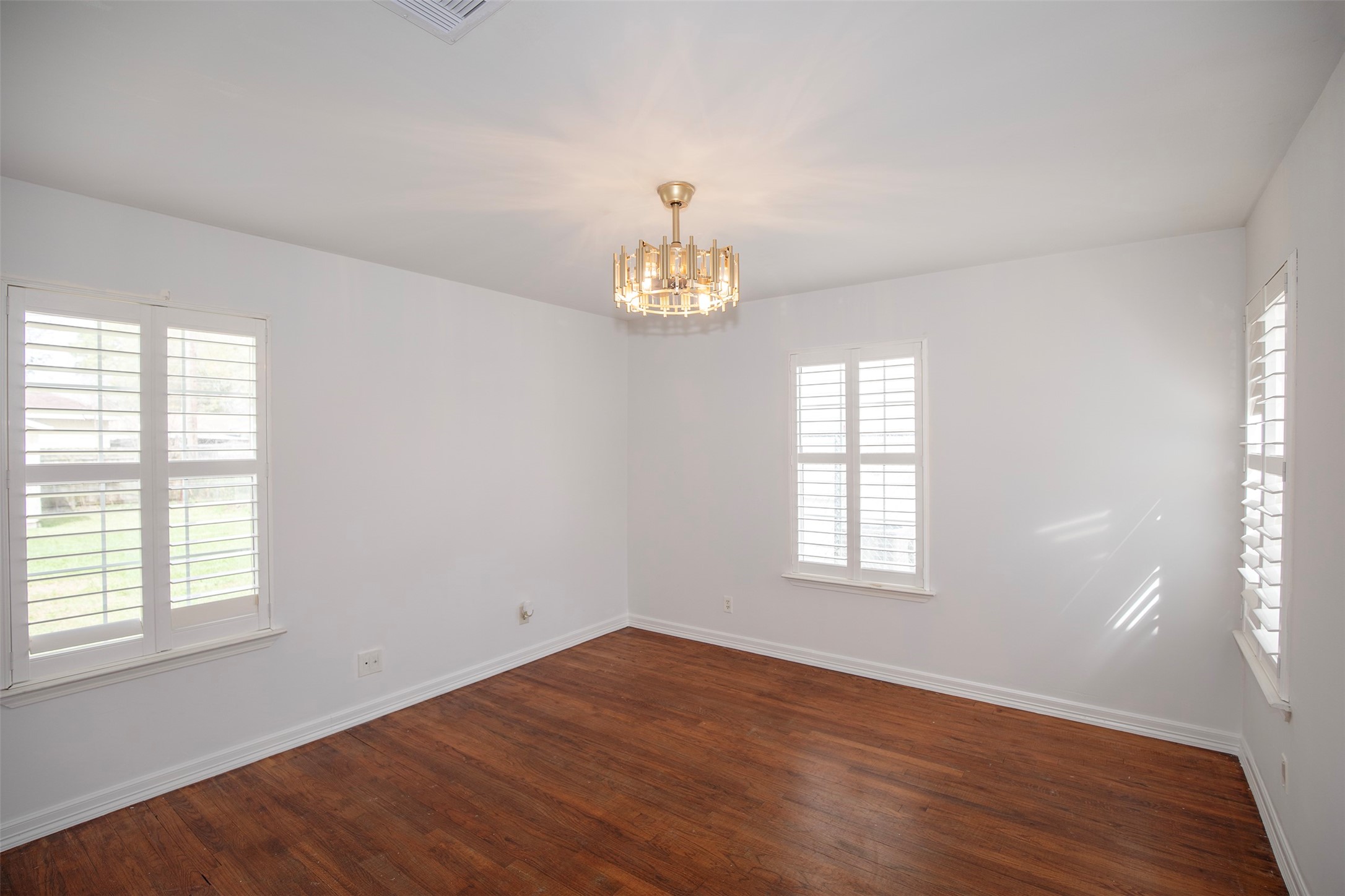 5535 Allendale Road Houston, TX 77017 - Photo 19 of 29 an empty room that has a window