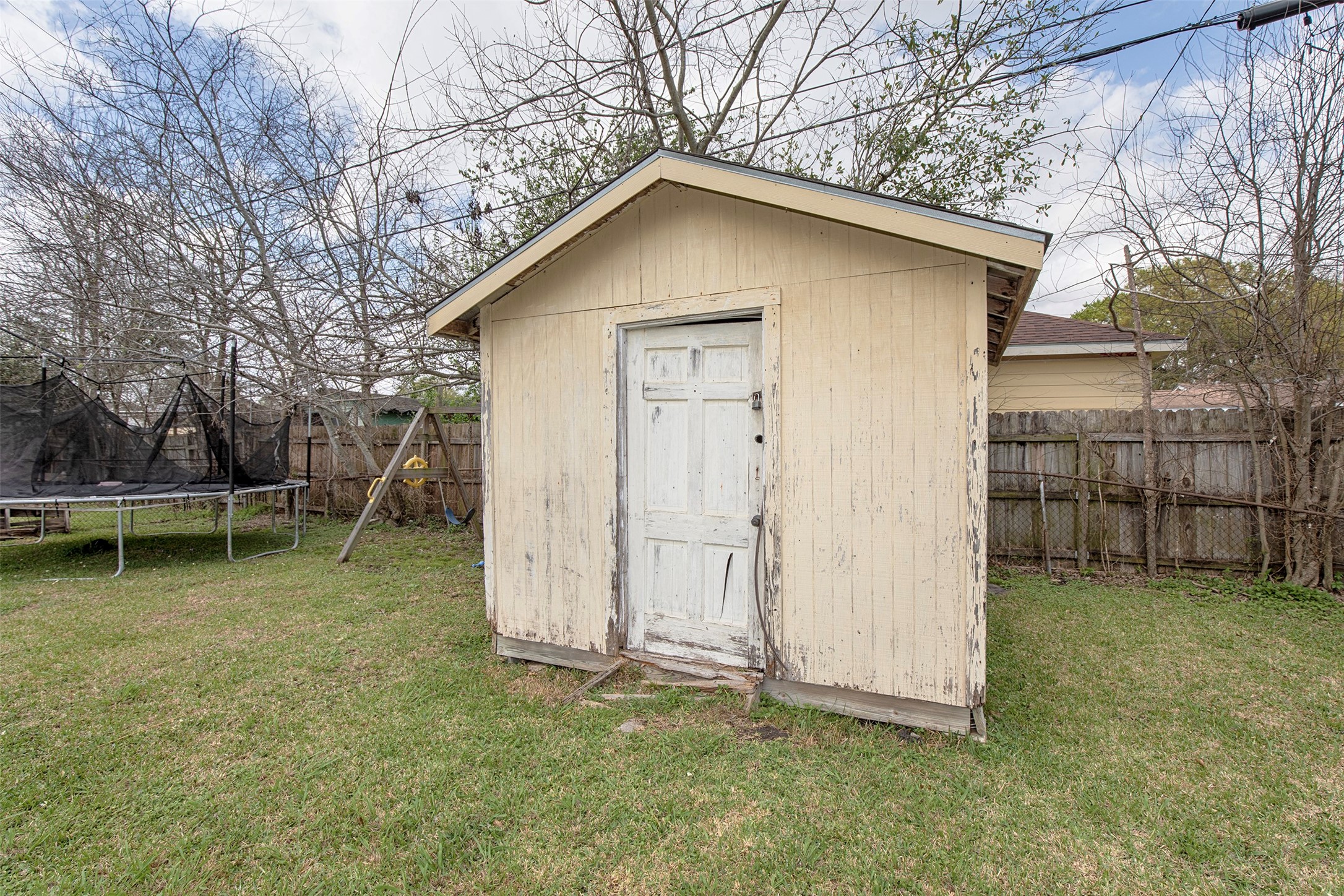 5535 Allendale Road Houston, TX 77017 - Photo 28 of 29 a house with a outdoor space