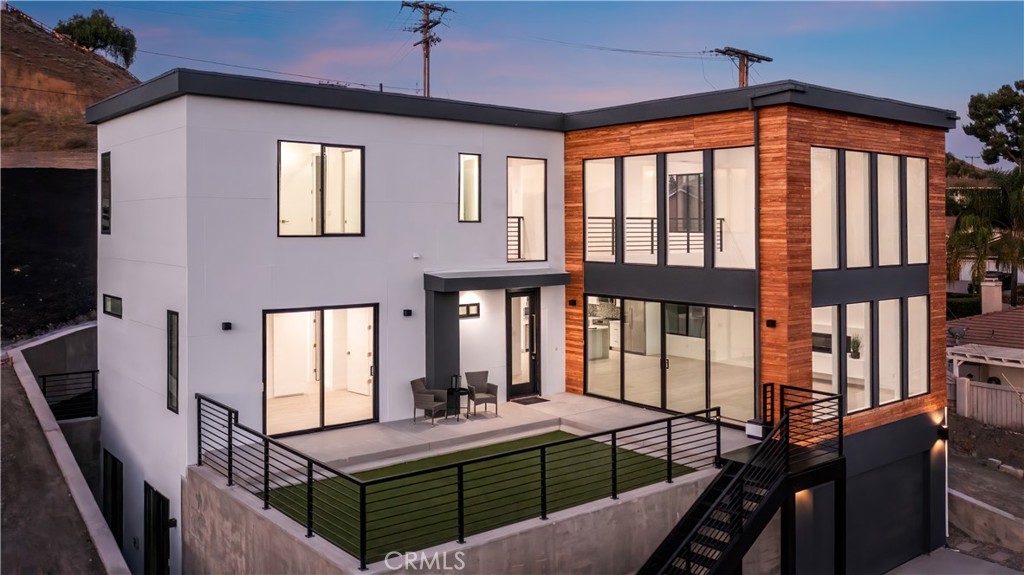 28896 Vacation Drive Canyon Lake, CA 92587 - Photo 35 of 39 a bedroom with furniture and large window
