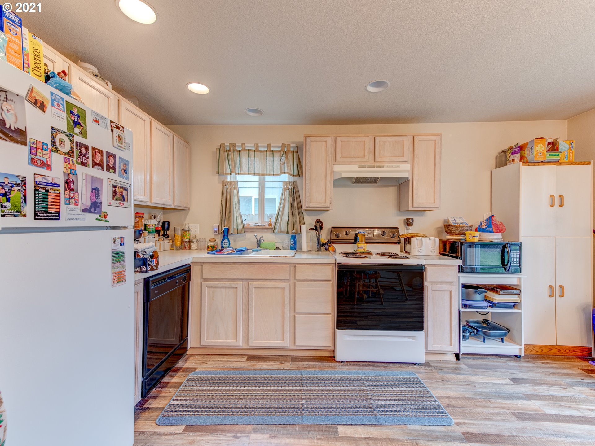 4132 Forsythia Street Springfield, OR 97478 - Photo 6 of 19