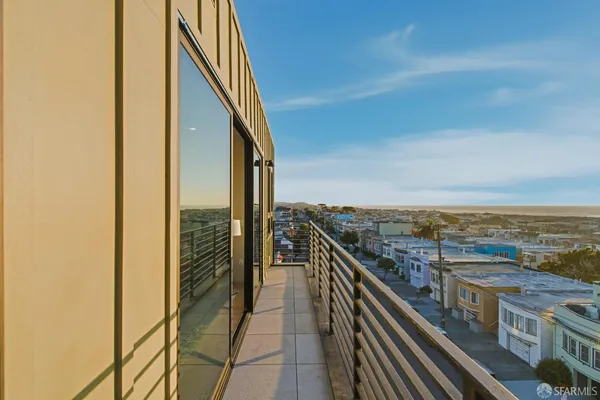 $5,200 | 3945 Judah Street, Unit 302, San Francisco, CA 94122