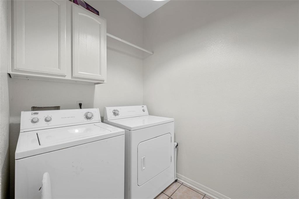 1915 South 7th Street Waco, TX 76706 - Photo 29 of 40 a utility room with dryer and washer
