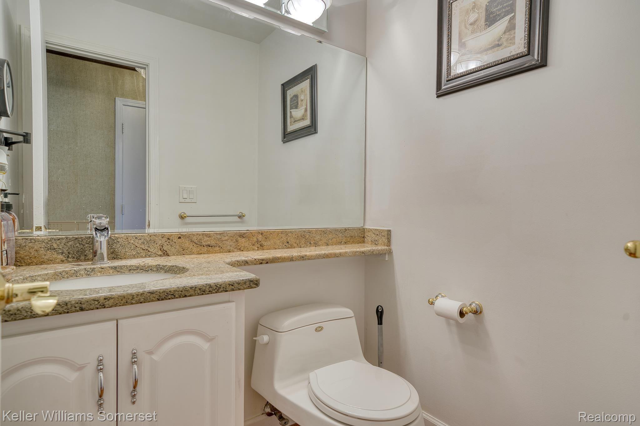 36117 Fredericksburg Road Farmington, MI 48331 - Photo 14 of 45 DSC00784_8.jpg