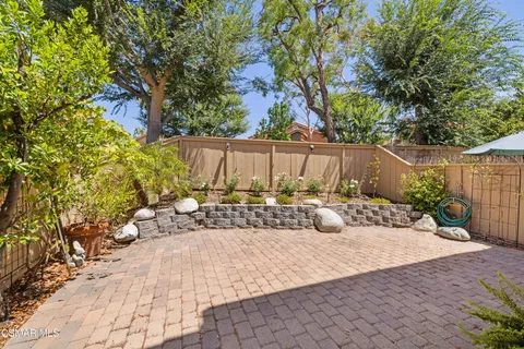 $979,950 | 4839 La Vella Drive, Oak Park, CA 91377