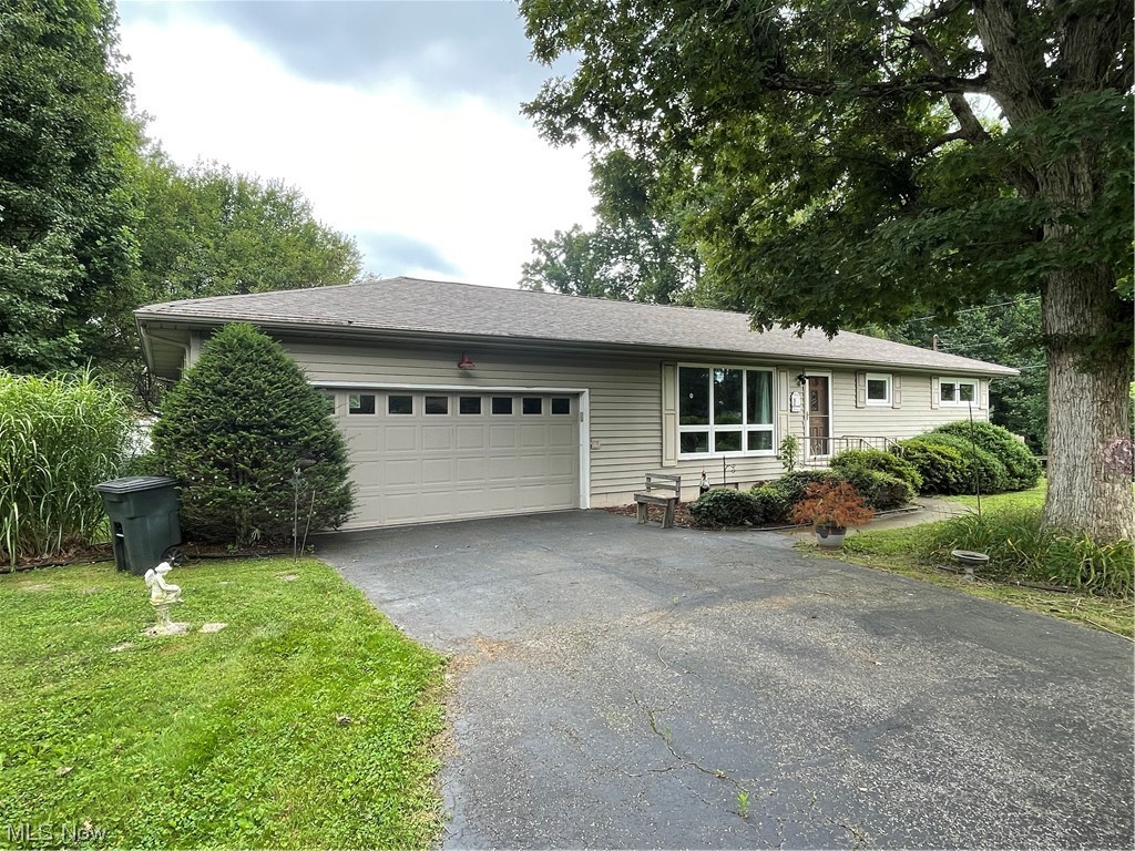 11363 Dupont Road Washington, WV 26181 - Photo 2 of 34 Front View of home.