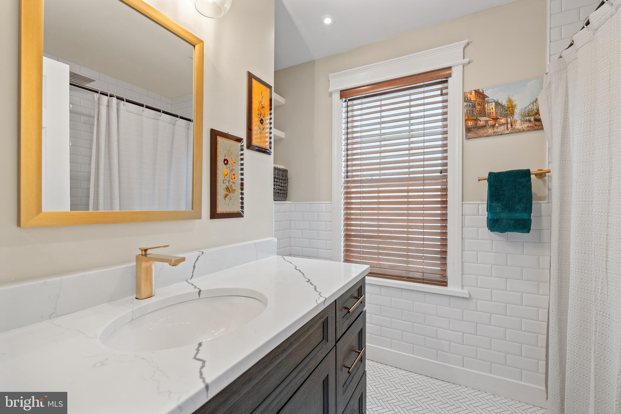 30 T Street Northeast, Unit 2 Washington, DC 20002 - Photo 18 of 34 Hallway bath with tub