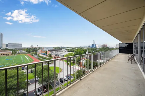 $425,000 | 2200 Willowick Road, Unit 7B, Houston, TX 77027