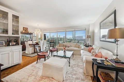 $425,000 | 2200 Willowick Road, Unit 7B, Houston, TX 77027