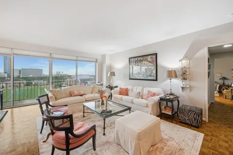 $425,000 | 2200 Willowick Road, Unit 7B, Houston, TX 77027