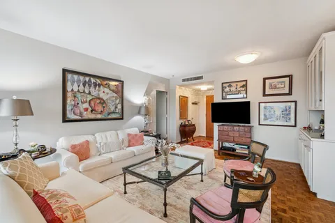 $425,000 | 2200 Willowick Road, Unit 7B, Houston, TX 77027