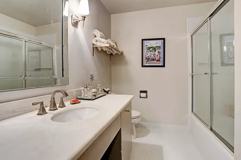 $425,000 | 2200 Willowick Road, Unit 7B, Houston, TX 77027